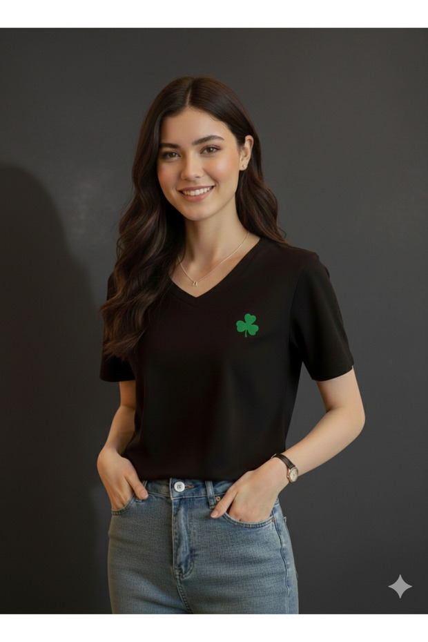 Women's V-Neck Clover Printed White/Black T-Shirt Loose Fit Oversized