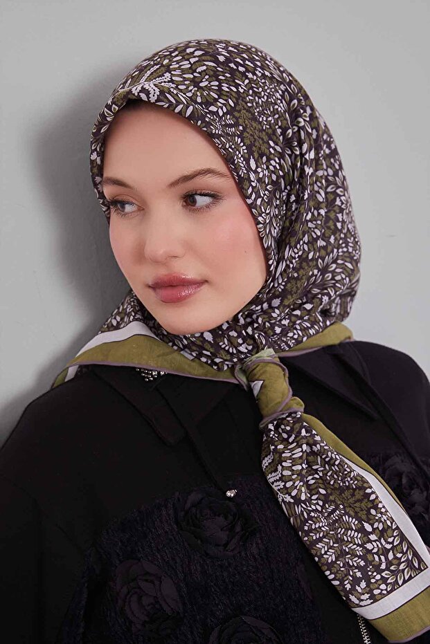 وشاح من الحرير والقطن بنمط أوراق صغيرة باللون الأخضر الفستقي