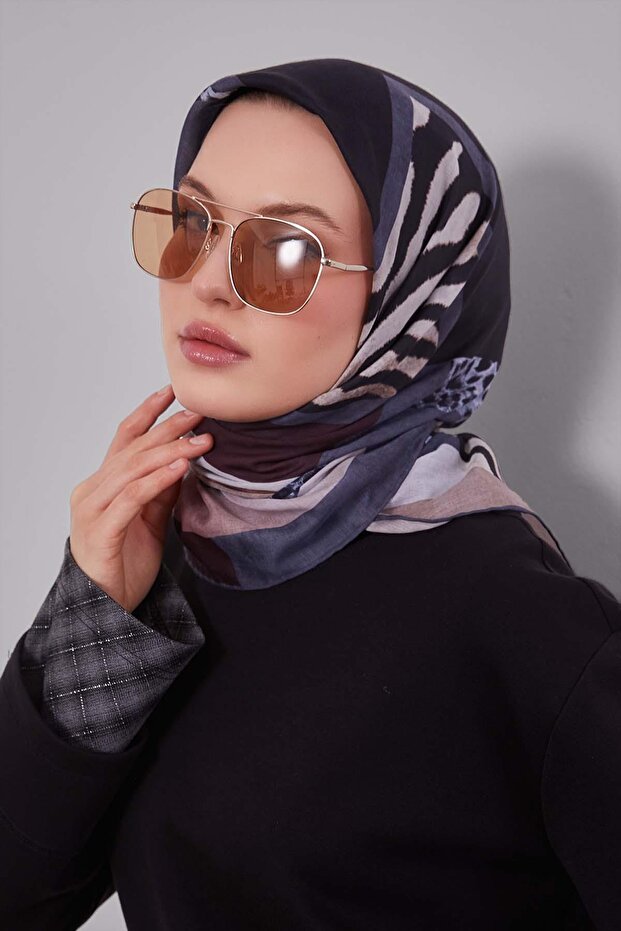 وشاح من القطن الناعم بنمط جلد الفهد باللون الرمادي الداكن