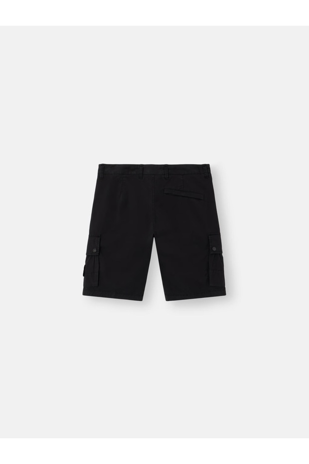 Fermuarlı cepleri olan Bermuda şort. - 6