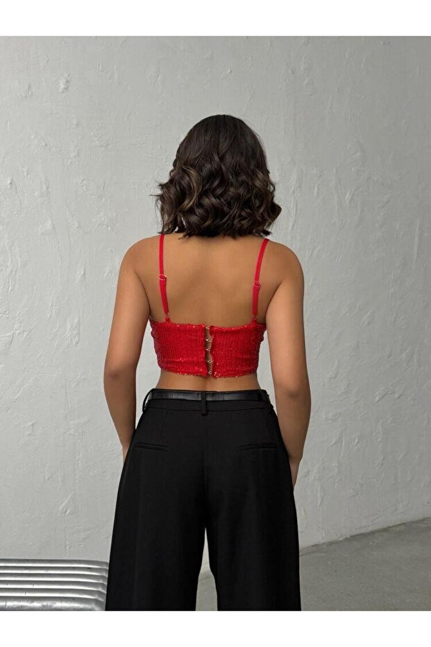 سترة نسائية مزينة بالترتر باللون الأحمر - 5