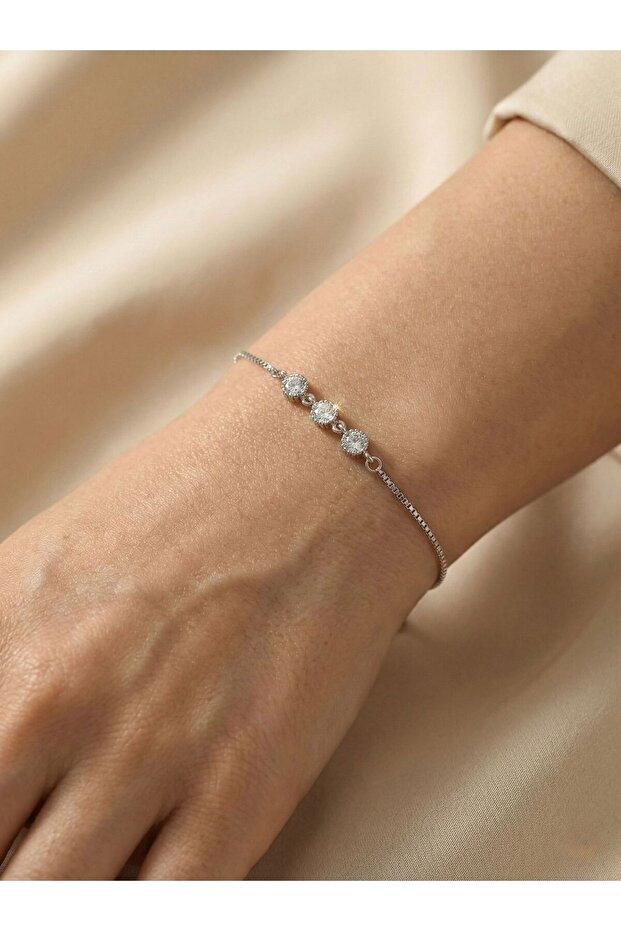 سوار مصعد من حجر الزركون - 2