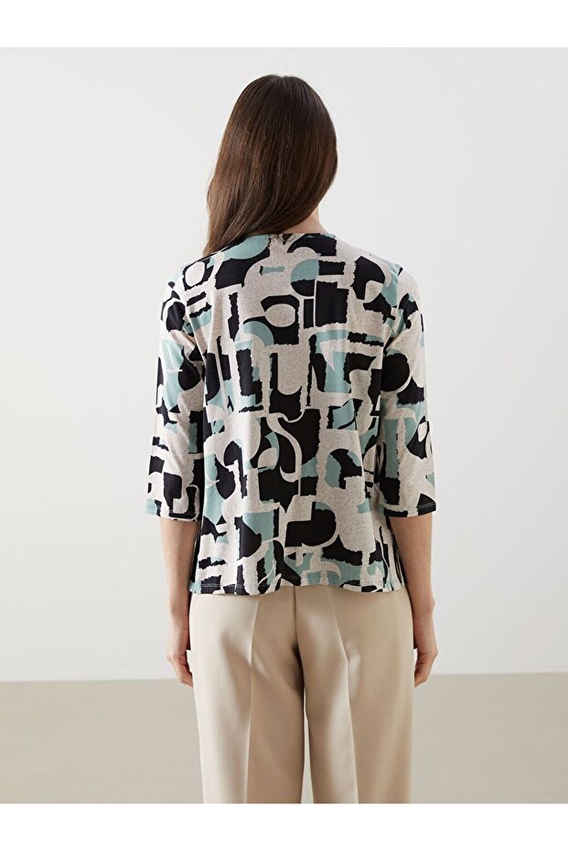 بلوزة منقوشة على شكل حرف V - 8
