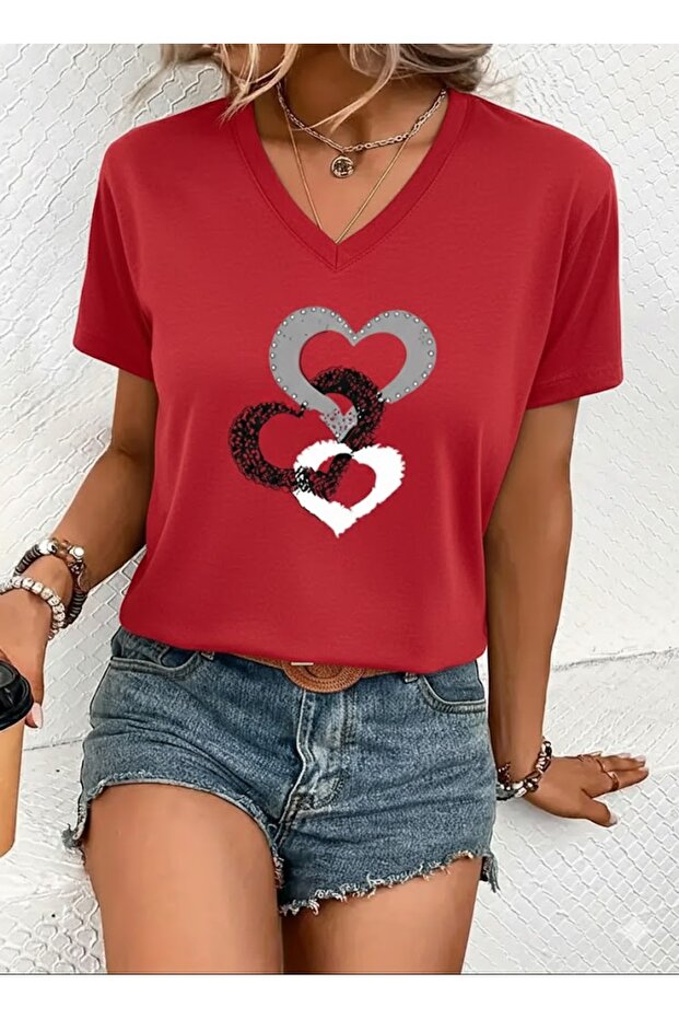 Women's Oversize V-Neck T-Shirt with Heart Chain Print