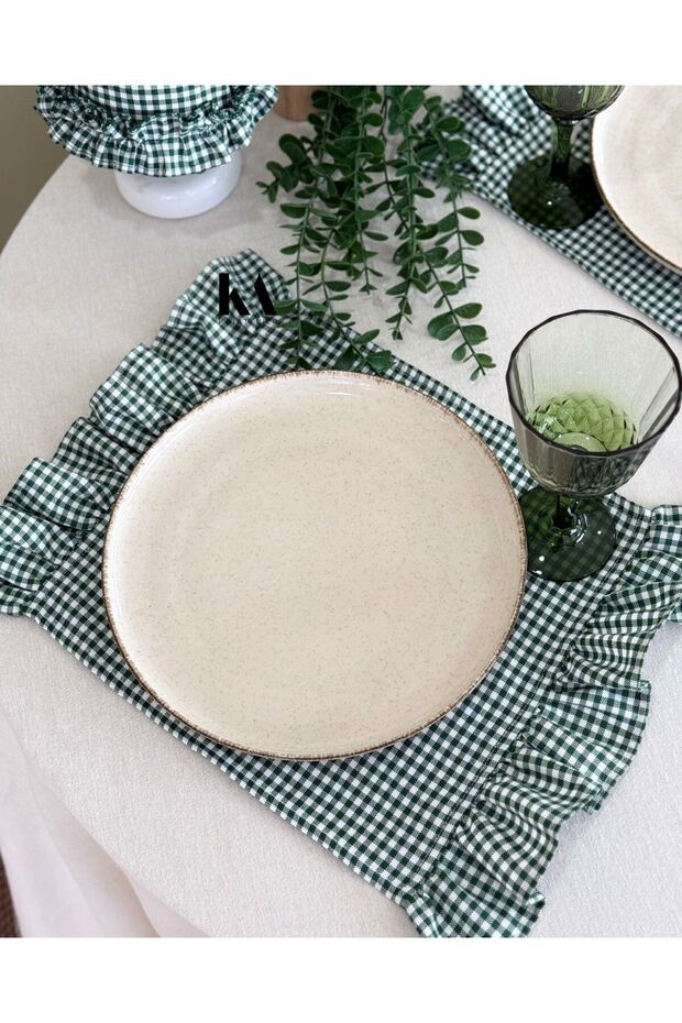 Mossy Linen Two-End Ruffle Detailed American Service/Supla Mat with Green Checks
