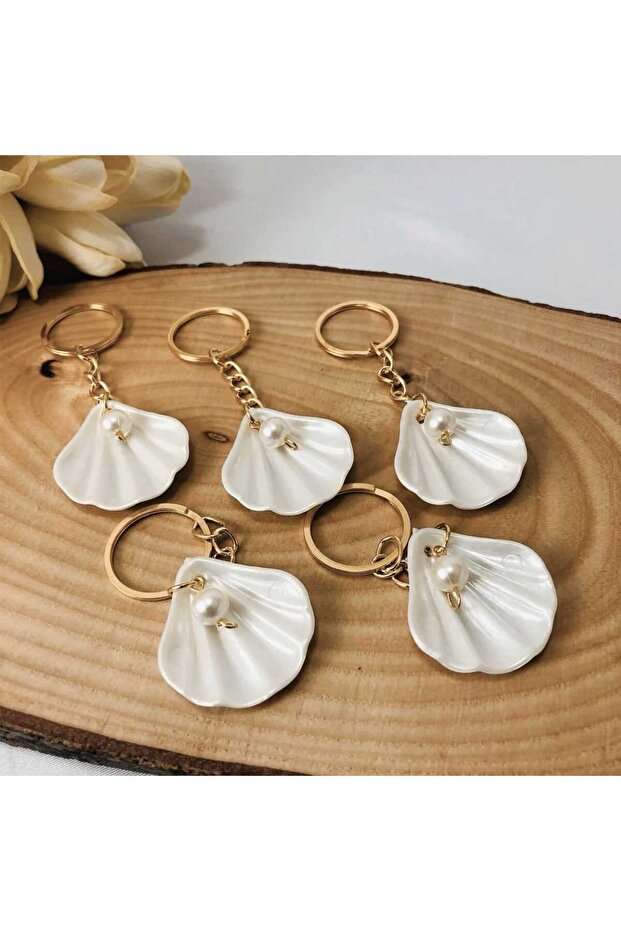 Pearl Oyster Gold Chain Keychain