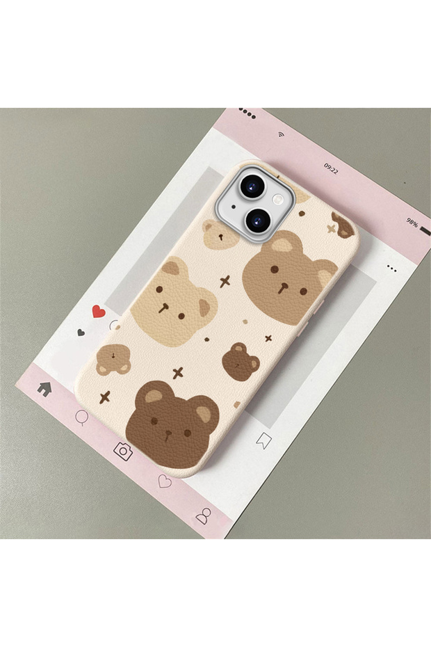 Stylish Phone Case with Cute Teddy Bear Pattern and Leather Texture, Compatible with iPhone 15.