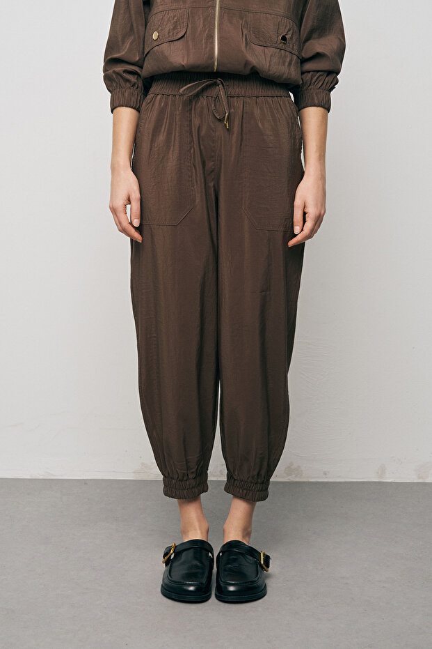 Women's Comfortable Elastic Waist Modern Cut Trousers