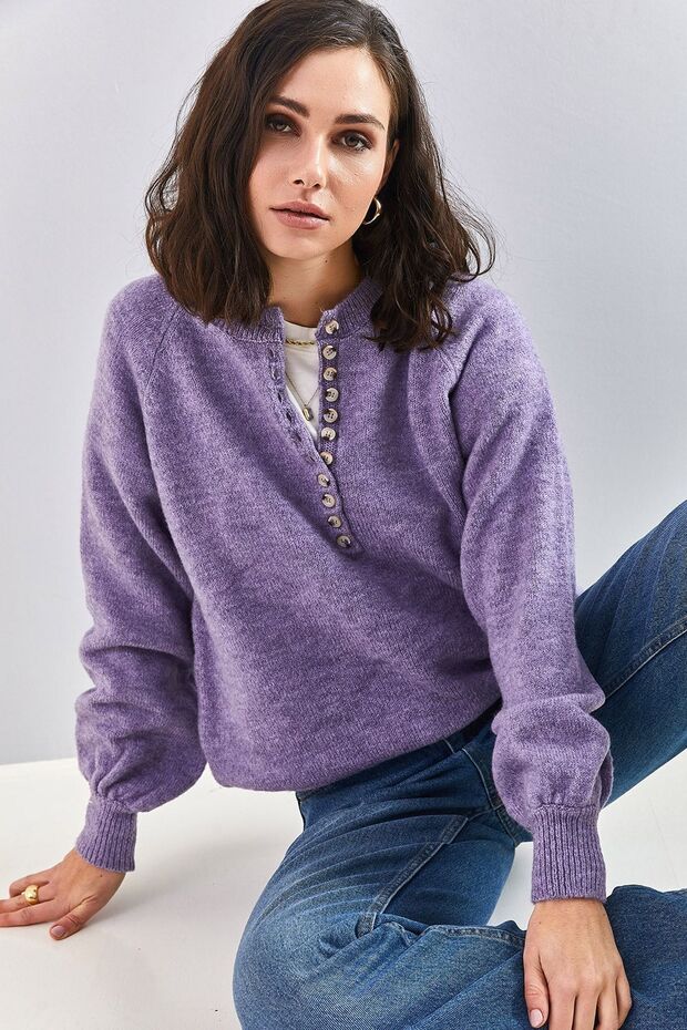 Knitted sweater with relaxed fit and button collar - 1