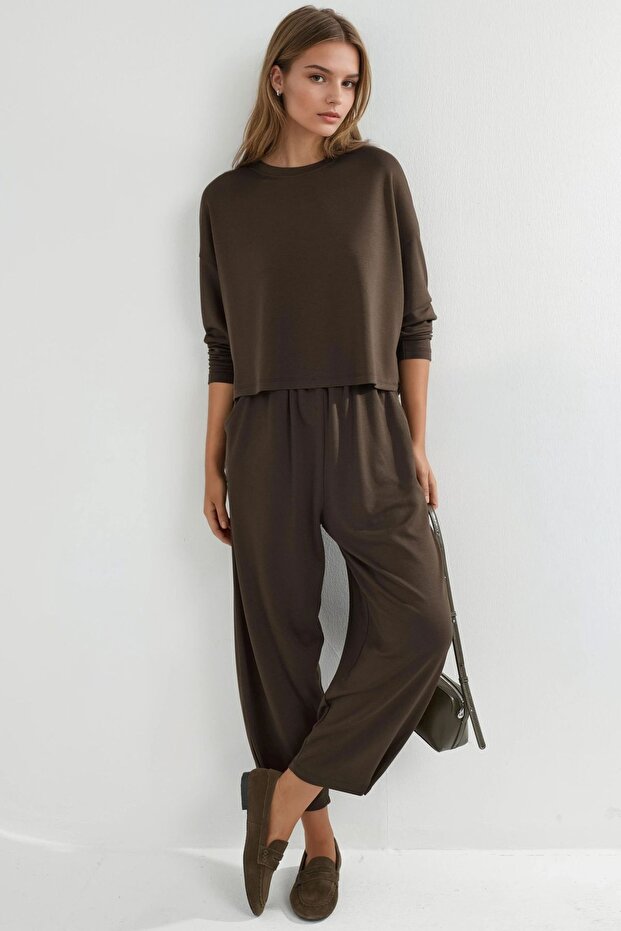 طقم بلوزة وشالار من المودال من مجموعة بيرشان