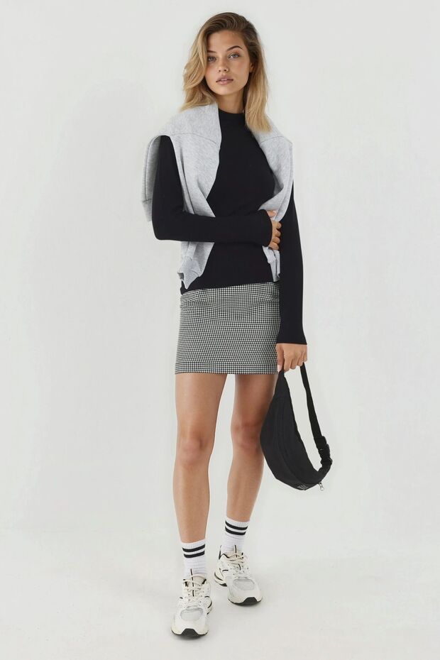 Ultra Yumuşak Slim Fit Dik Yaka Örme Üst - 4