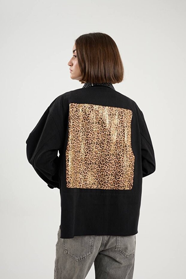 سترة جينز بنقشة الفهد باللون الأسود - 2