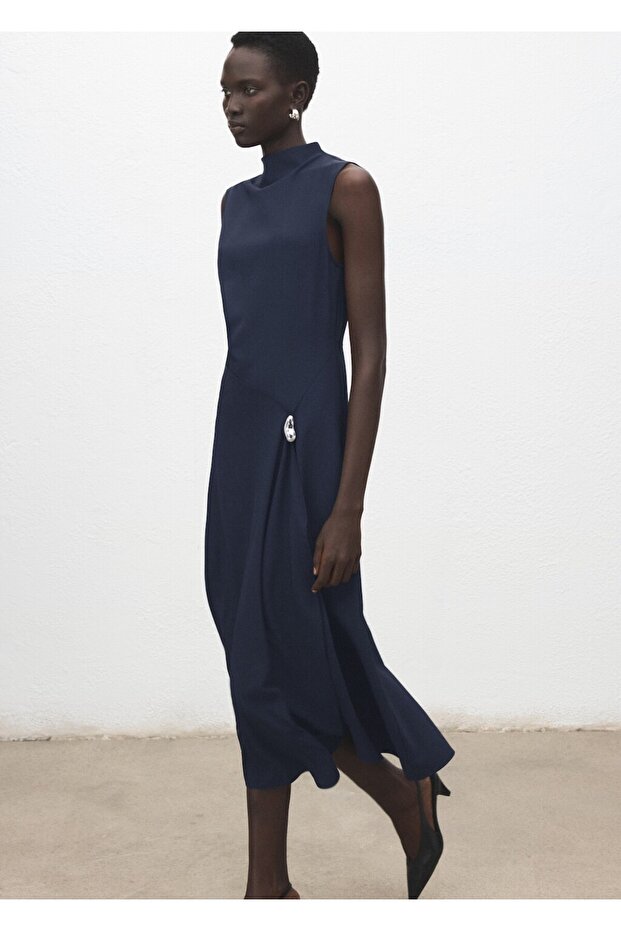 Metal süslemeli evaze elbise - 7