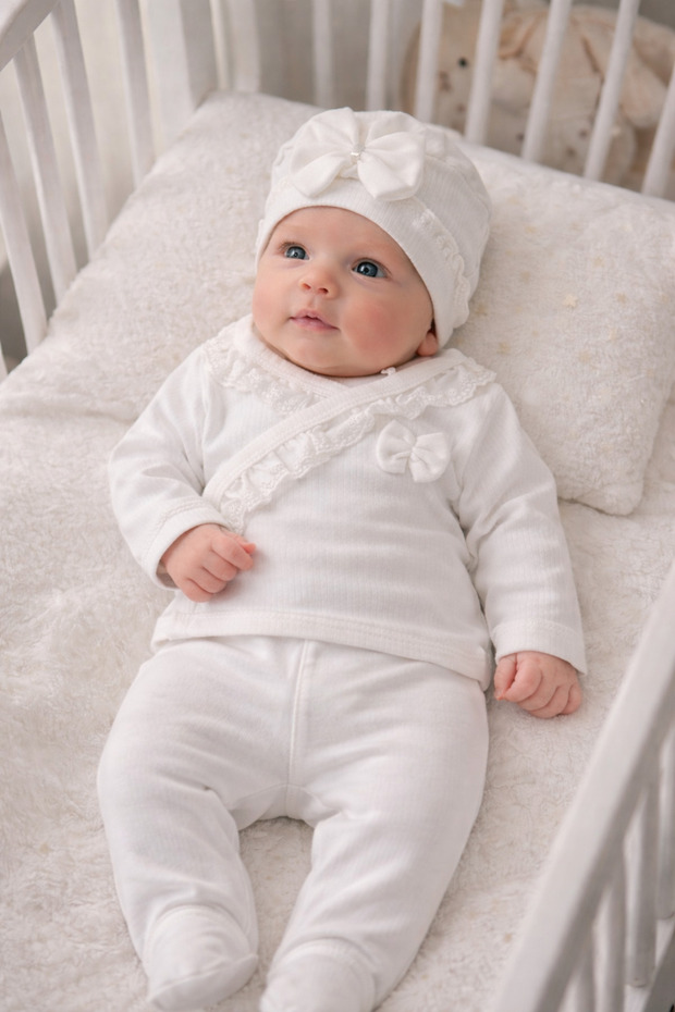 Baby Girl 5-Piece Hospital-Issued Cotton Fabric with Lace and Ribbon Detail