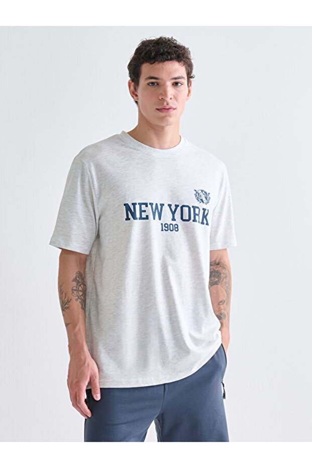 Esvab • Modern & Distinctive Zero Roba Collar New York Printed Combed Cotton Men's T-Shirt