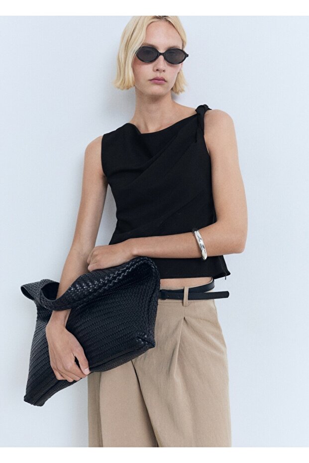 Asimetrik dökümlü askılı bluz - 6