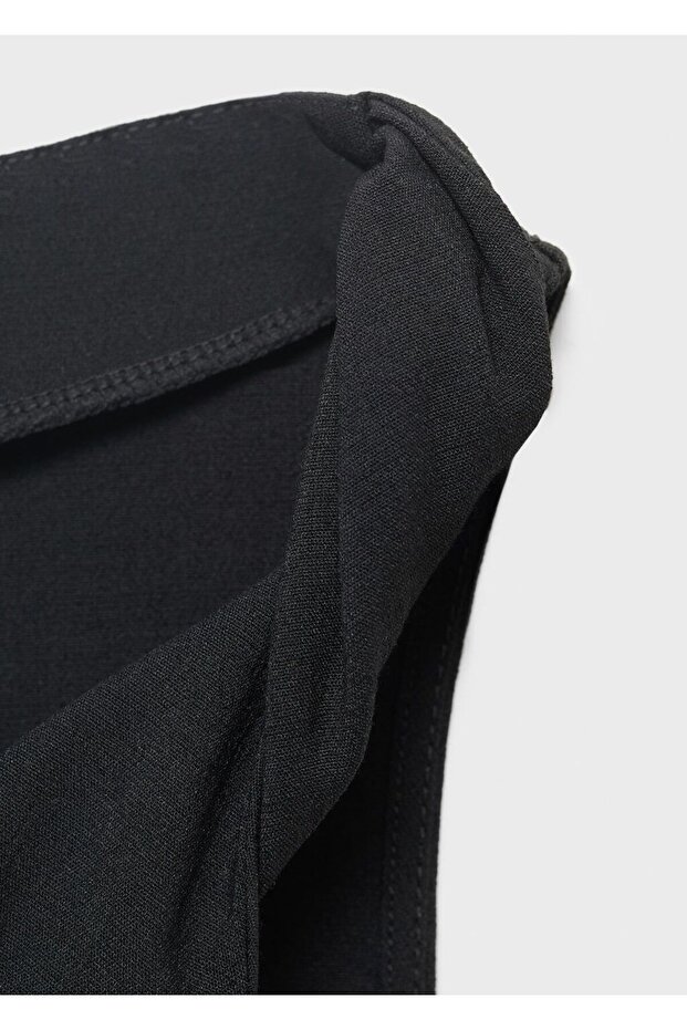 Asimetrik dökümlü askılı bluz - 8