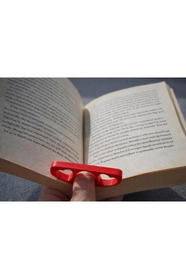 حامل لقراءة الكتب على شكل قلب