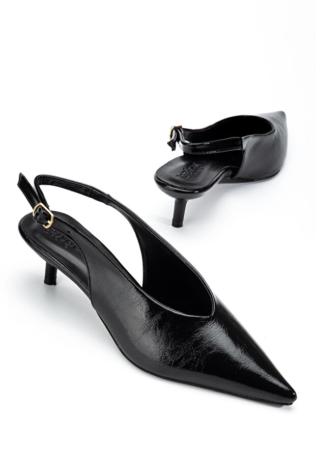 Women's black crinkled patent leather low heel shoes