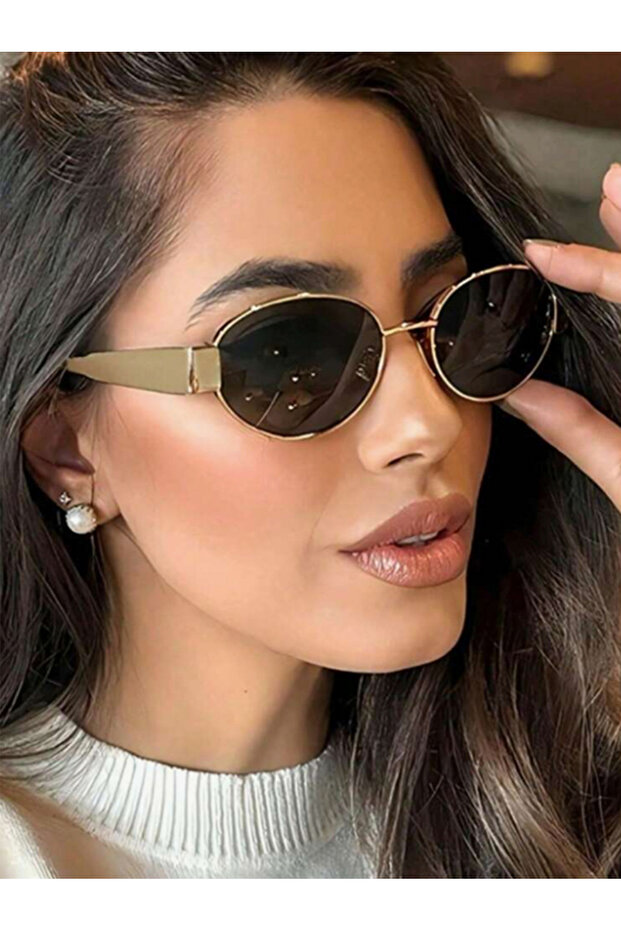 نظارات شمسية سوداء بيضاوية الشكل
