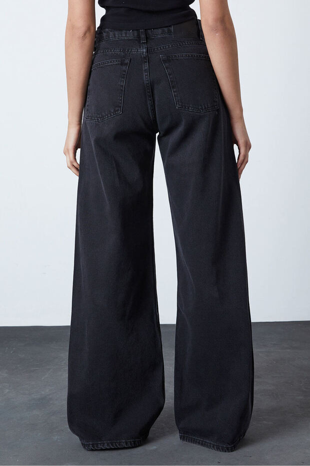 Wide Leg Jean - 4
