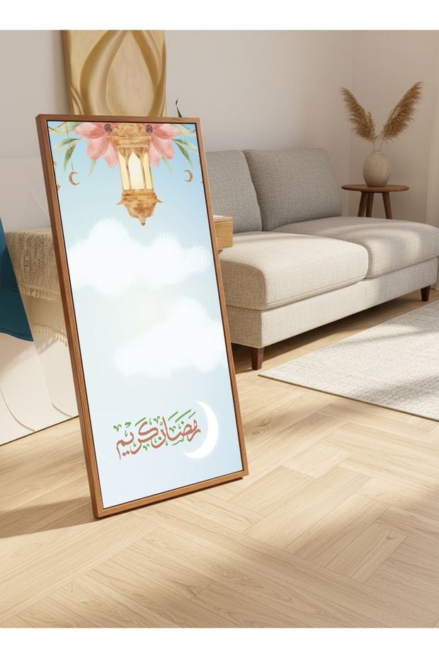 لوحة جدارية قماشية على إطار خشبي بإطار عائم بلون الخشب وحامل خلفي، تتميز بتصميم رمضاني.