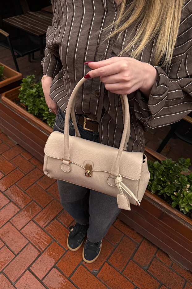 La'Graccio Paris Women's Paves Soft Leather Baguette Bag