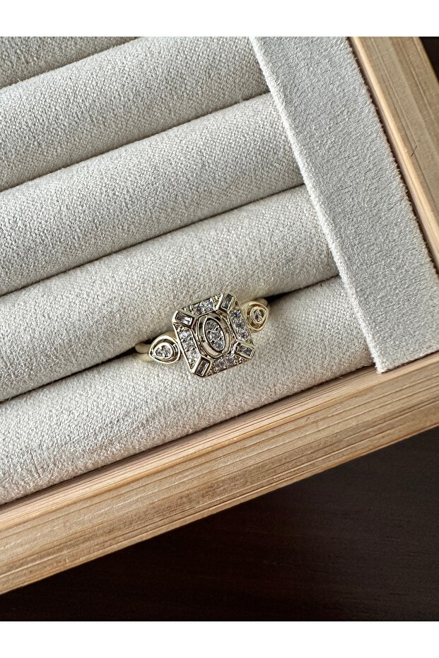 خاتم ذهبي مربع الشكل من ماركة جولد كار - 1