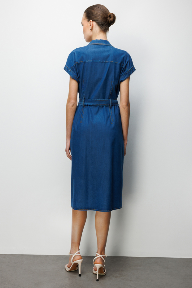 فستان بحزام وأزرار أمامية - 4