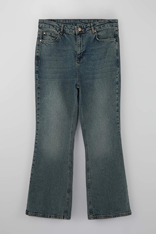 Koyu Mavi Yüksek Bel Comfort/Esnek Flare Fit İspanyol Paça Büyük Beden Jeans TBBSS26CJ00025 - 5