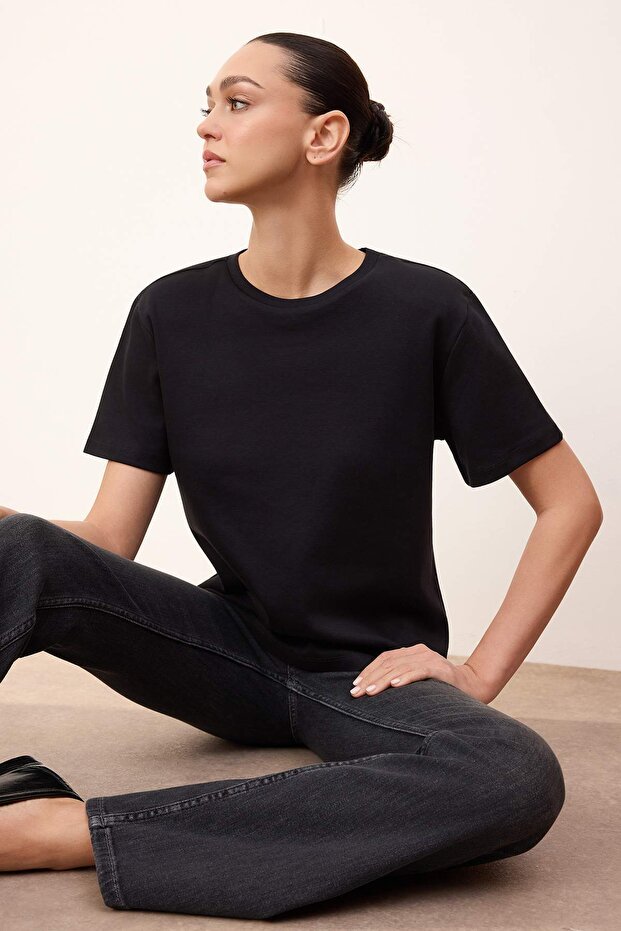 Wardrobe Essentials-Siyah Regular/Normal Kalıp Vatkalı Örme T-Shirt TWOSS26TS00005 - 2