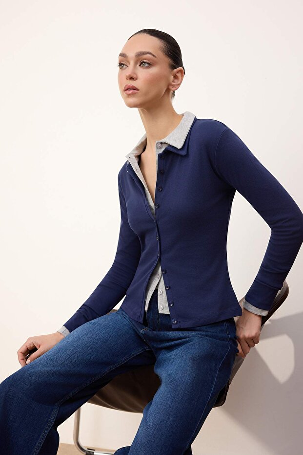 Wardrobe Essentials-Lacivert Fitted/Vücuda Oturan Polo Yaka Örme Bluz TWOSS26BZ00066 - 1