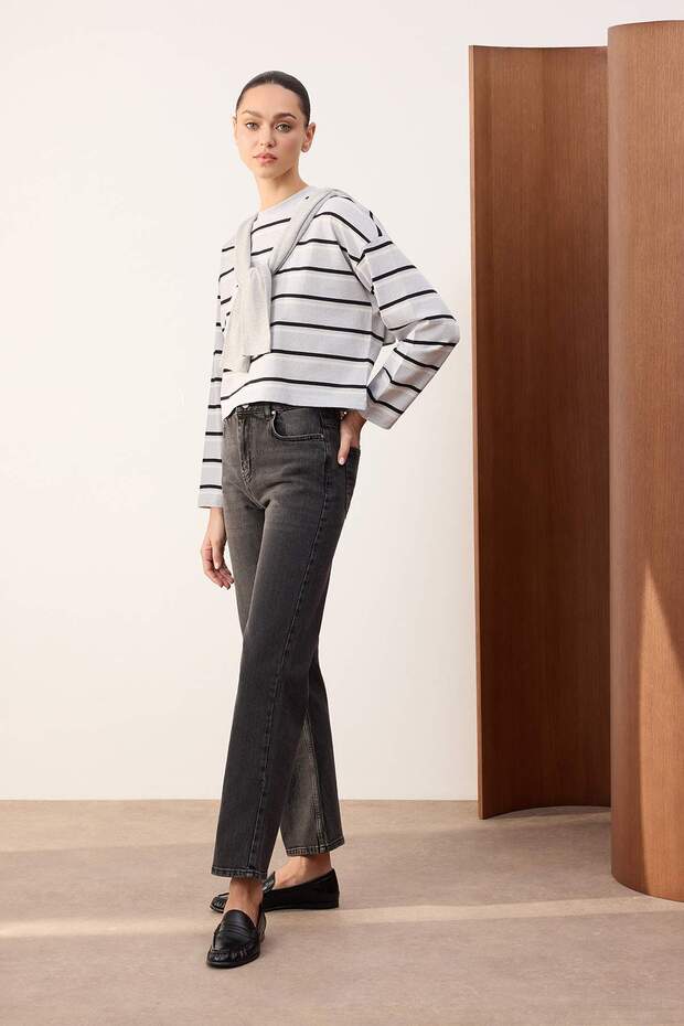 Trendyolmilla Wardrope Essentials Siyah Yüksek Bel Az Esnek Straight Düz Kesim Jeans TWOSS26JE00095 - 3