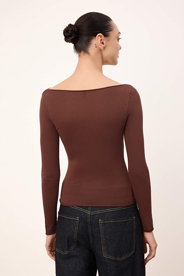 Wardrobe Essentials Kahverengi Yumuşak Dokulu Kayık Yaka İnce Triko Kazak TWOAW26KZ00293 - 5