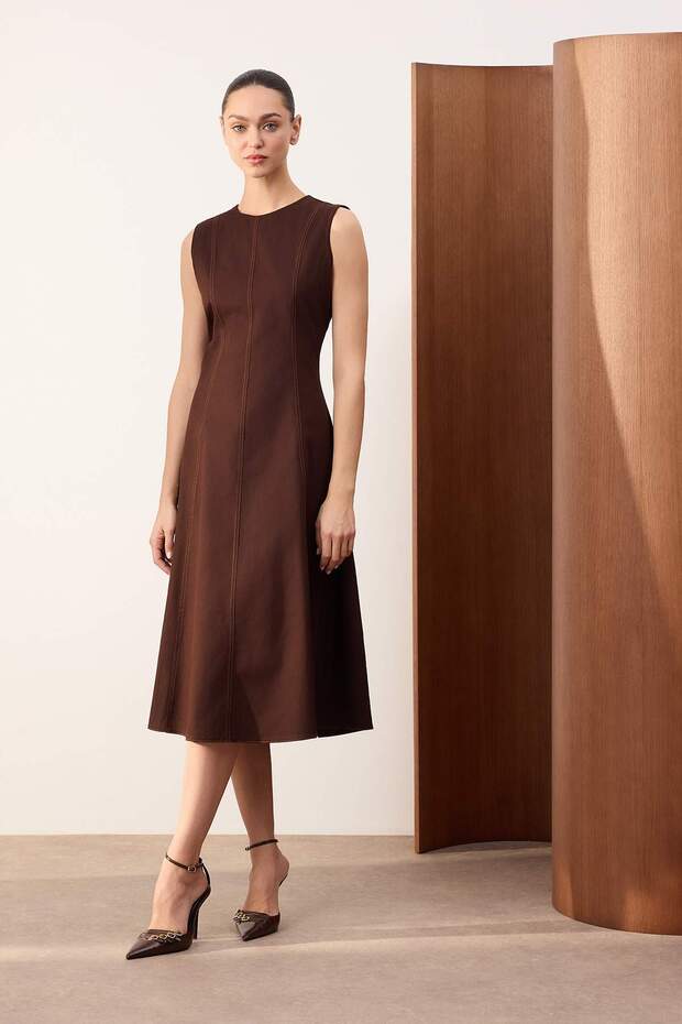 Wardrobe Essential Kahverengi Düz Kontrast Dikiş Detaylı Midi Dokuma Elbise TWOSS26EL00130 - 1