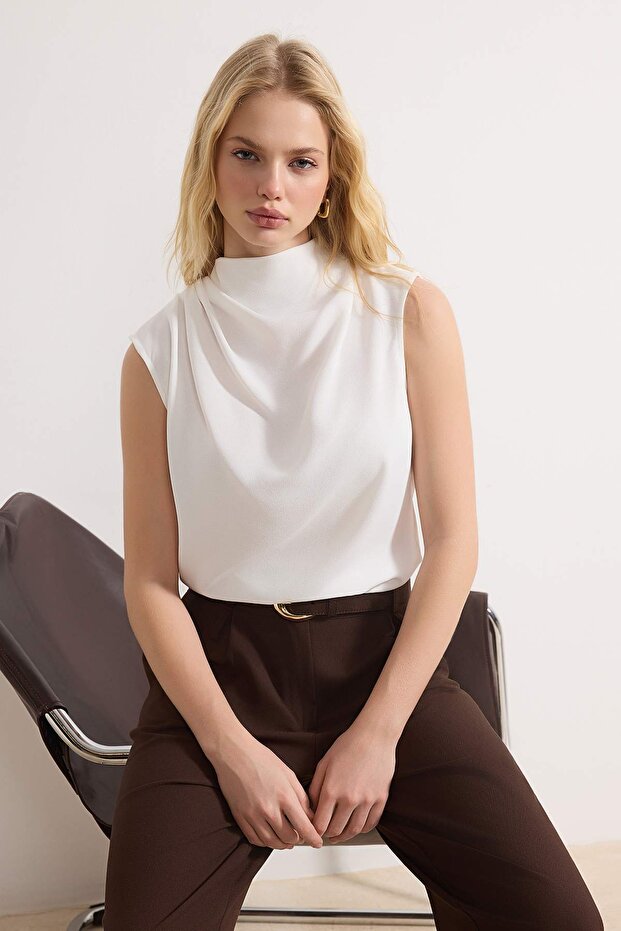 Beyaz Degaje Yaka Şık Dokuma Krep Bluz TWOSS26BZ00395 - 1