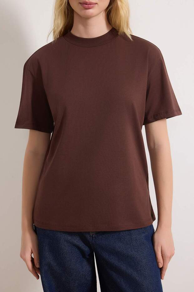 Koyu Kahverengi %100 Pamuk Basic Regular/Normal Kalıp Dik Yaka Örme T-Shirt TWOAW20TS0096 - 3