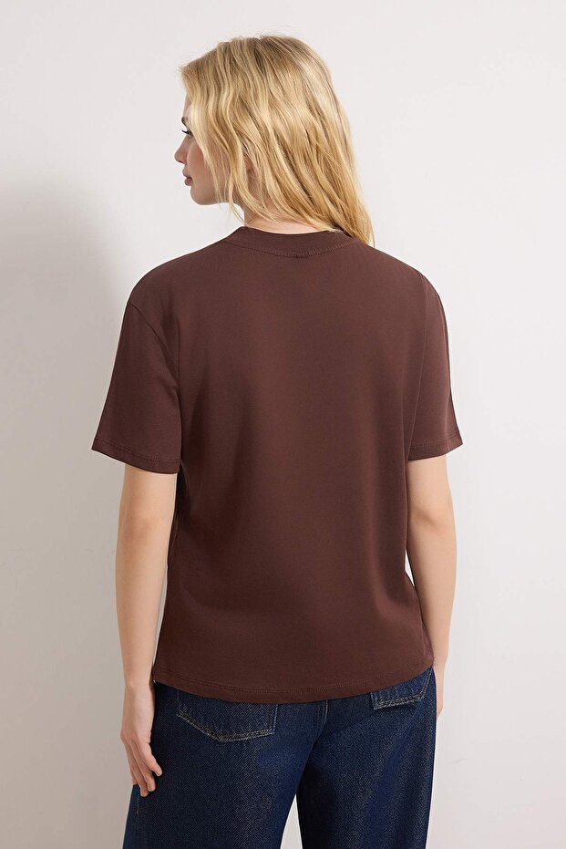 Koyu Kahverengi %100 Pamuk Basic Regular/Normal Kalıp Dik Yaka Örme T-Shirt TWOAW20TS0096 - 4