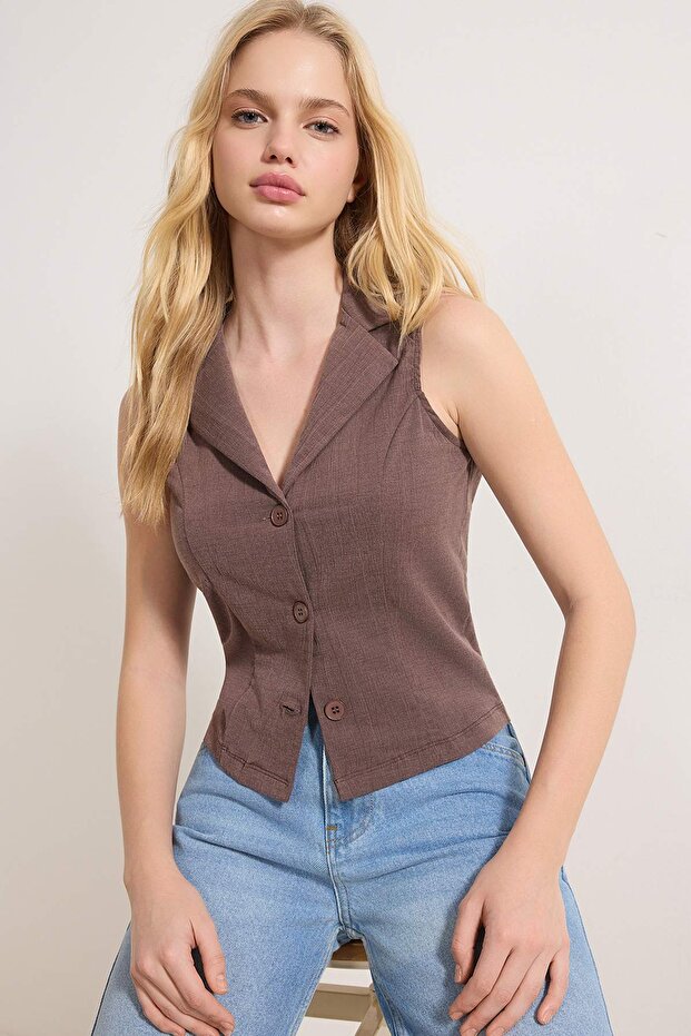 Açık Kahverengi Fitted/Vücuda Oturan Gömlek Yaka Düğmeli Kolsuz Jakarlı Örme Bluz TWOSS26BZ00182 - 2