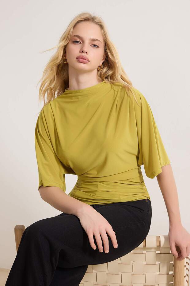 Yağ Yeşil Fitted/Vücuda Oturan Kayık Yaka Yarasa Kol Kısa Kollu Esnek Örme Bluz TWOSS26BZ00020 - 2