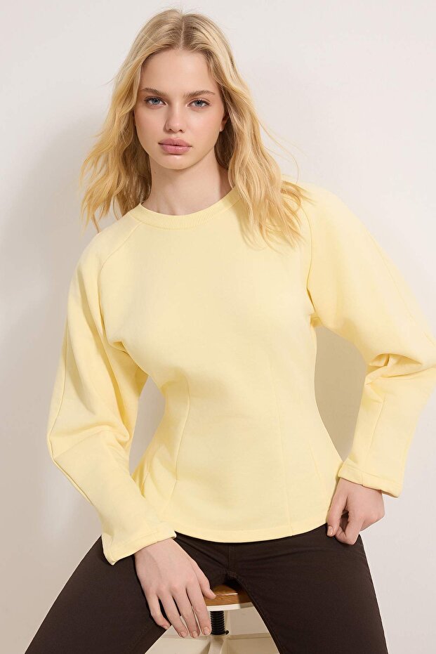Açık Sarı Kalın Şardonsuz Belden Oturmalı Bisiklet Yaka Örme Sweatshirt TWOAW26SW00068 - 2