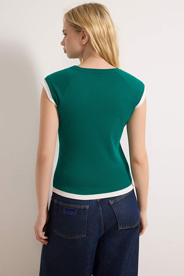 Zümrüt Yeşili Baskılı Fitted/Vücuda Oturan Kısa Kollu Crop Pamuk Ribana Örme T-Shirt TWOSS26TS00087 - 5