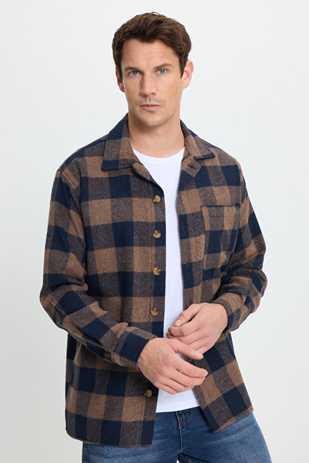 Men's Relax Fit Comfortable Cut Long Sleeve Pocket Checker Pattern Plaid Lapel Collar Winter Lumberjack Shirt