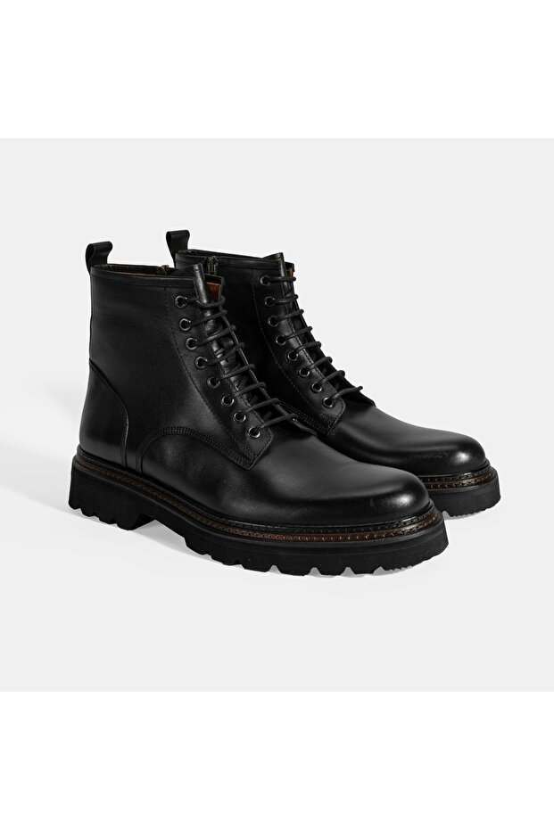 Men's black lace-up leather boot