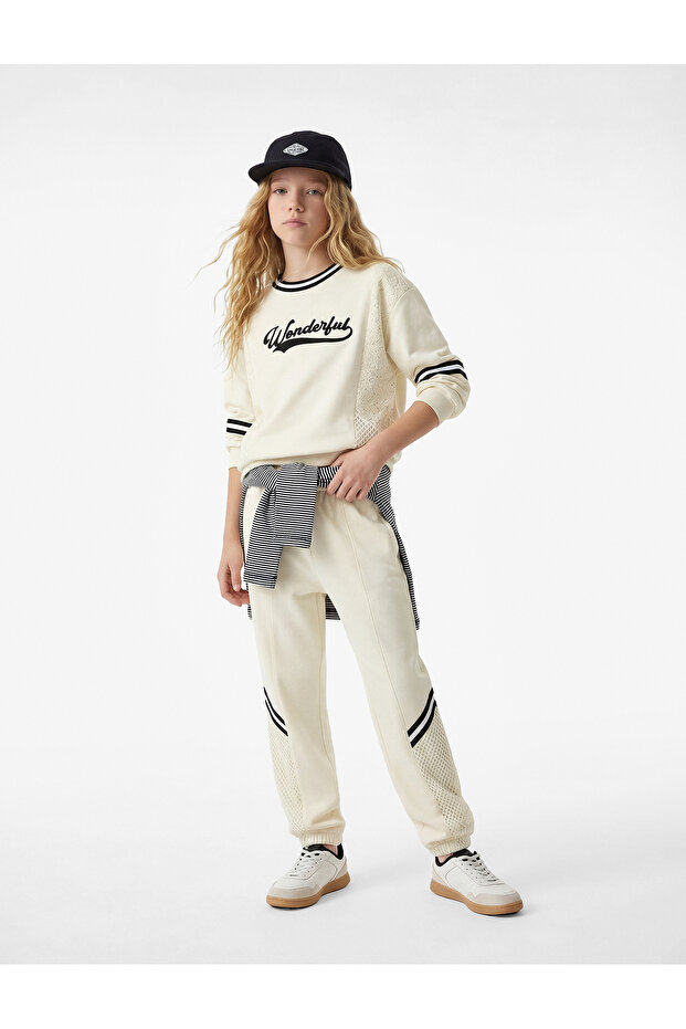 Shardonlu Long Sleeve Crew Neck Lace Detailed Printed Oversize Sweatshirt