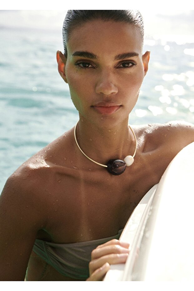 Boncuklu sert yaka - 2