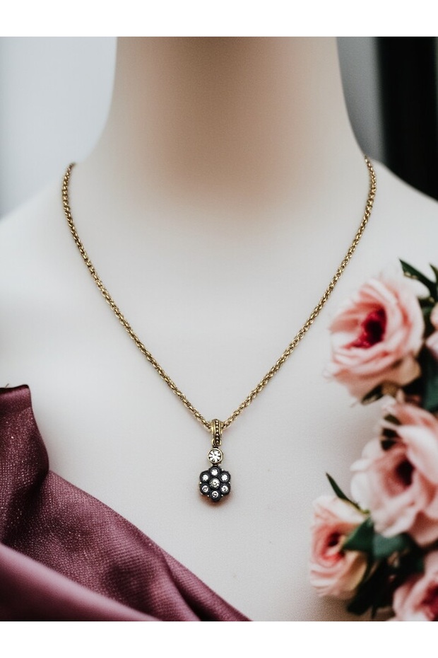 Minimal Necklace with Daisy Figure and Zircon Stone