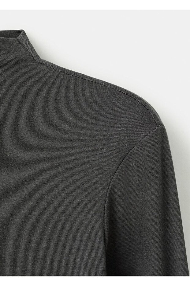 Dik yaka tişört - 7