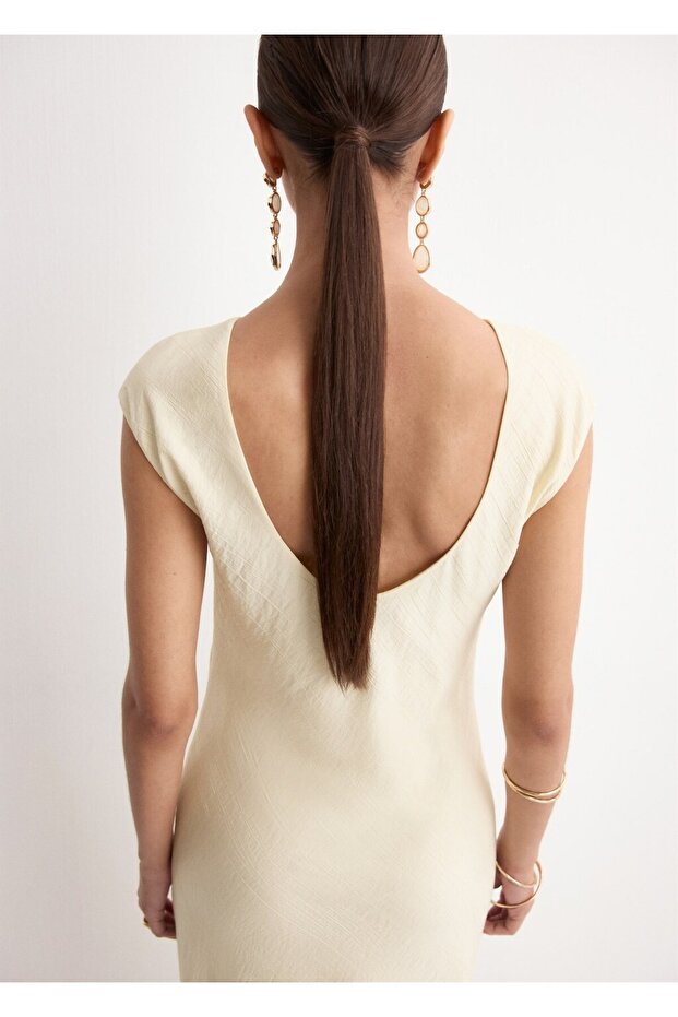 Sırtı açık elbise - 4
