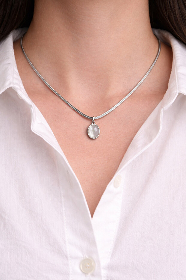 Stone-Embellished Oval End Snake Chain Necklace – Gold & Silver Color Options